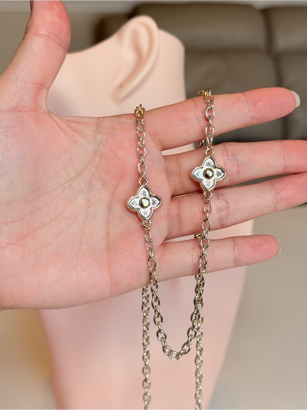 Alhambr Style Gold and Pearly White Floral Necklace With Zirconia - Picture 9 of 13